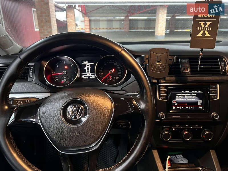 Седан Volkswagen Jetta 2016 в Львові
