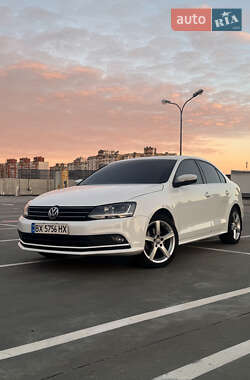 Седан Volkswagen Jetta 2015 в Києві