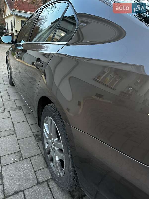 Седан Volkswagen Jetta 2011 в Львове