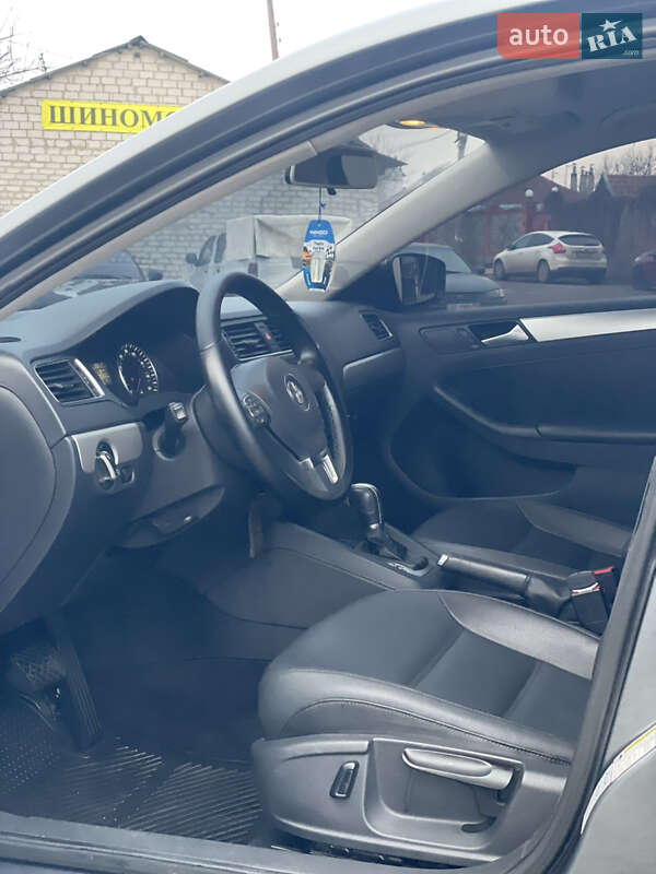 Седан Volkswagen Jetta 2014 в Запоріжжі