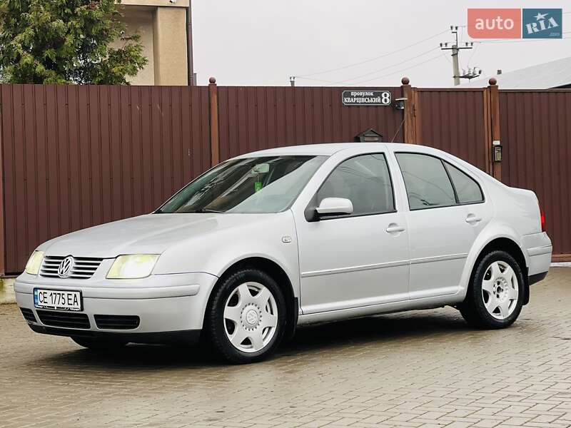 Седан Volkswagen Jetta 2004 в Чернівцях