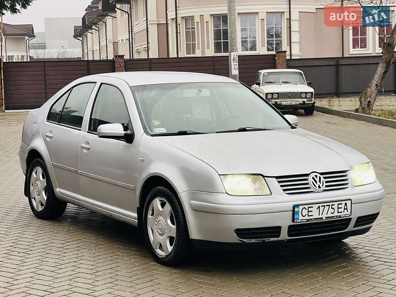 Седан Volkswagen Jetta 2004 в Чернівцях