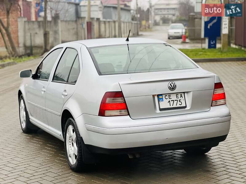 Седан Volkswagen Jetta 2004 в Чернівцях