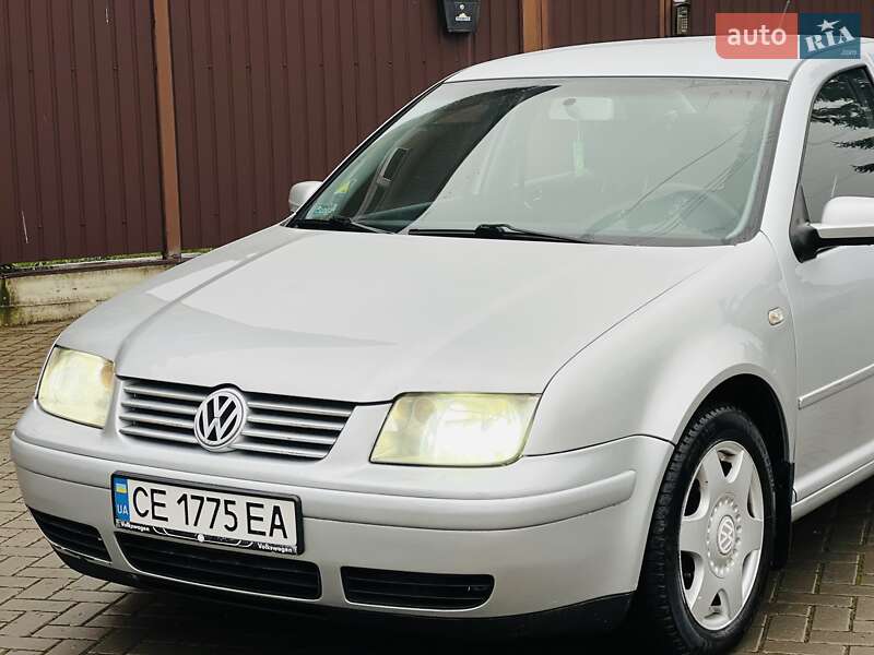 Седан Volkswagen Jetta 2004 в Чернівцях