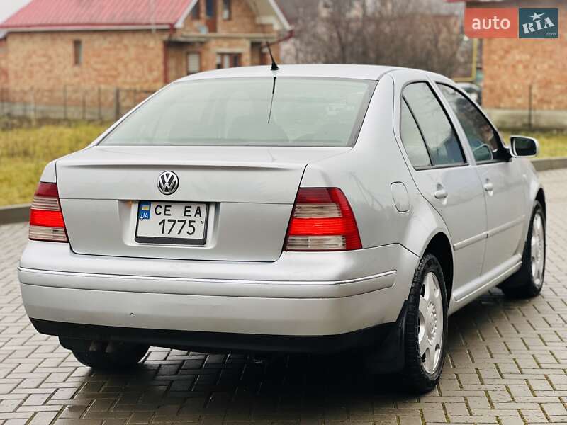 Седан Volkswagen Jetta 2004 в Чернівцях