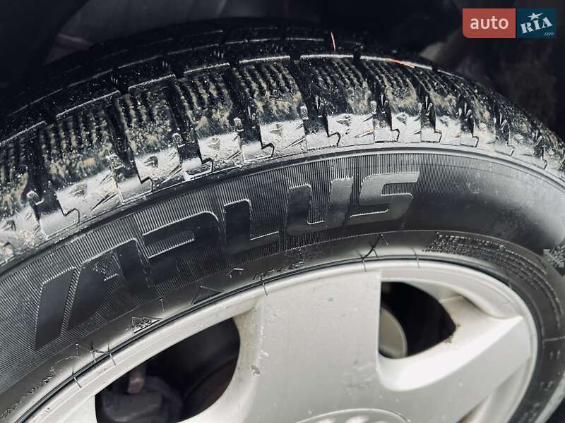 Седан Volkswagen Jetta 2004 в Чернівцях