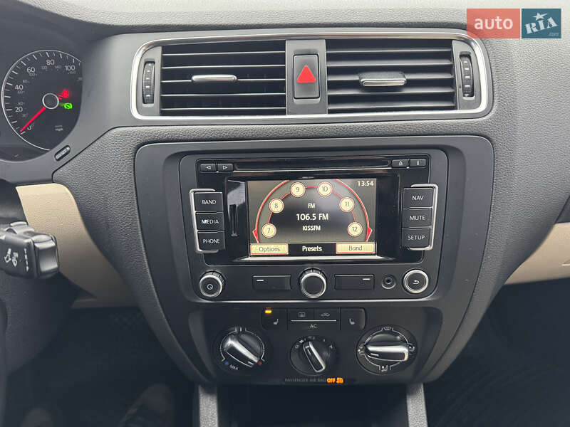 Седан Volkswagen Jetta 2012 в Києві