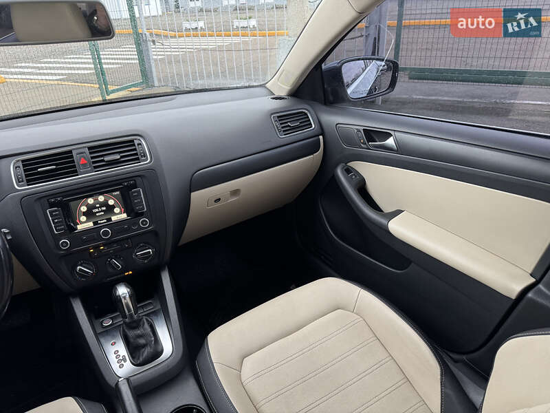 Седан Volkswagen Jetta 2012 в Києві