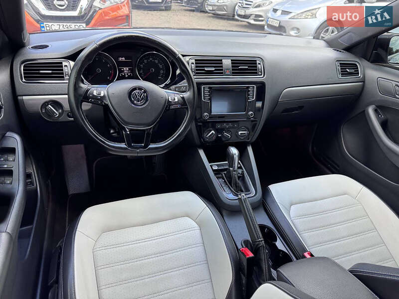 Седан Volkswagen Jetta 2016 в Хмельницькому