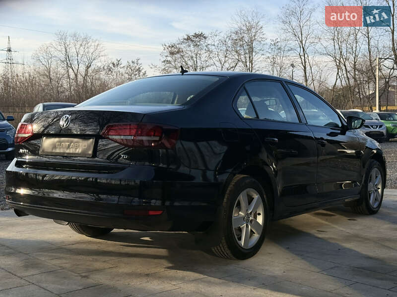 Седан Volkswagen Jetta 2016 в Івано-Франківську