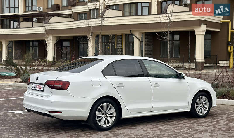 Седан Volkswagen Jetta 2016 в Киеве