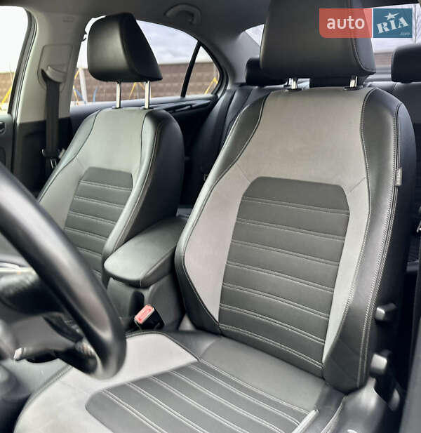 Седан Volkswagen Jetta 2016 в Киеве