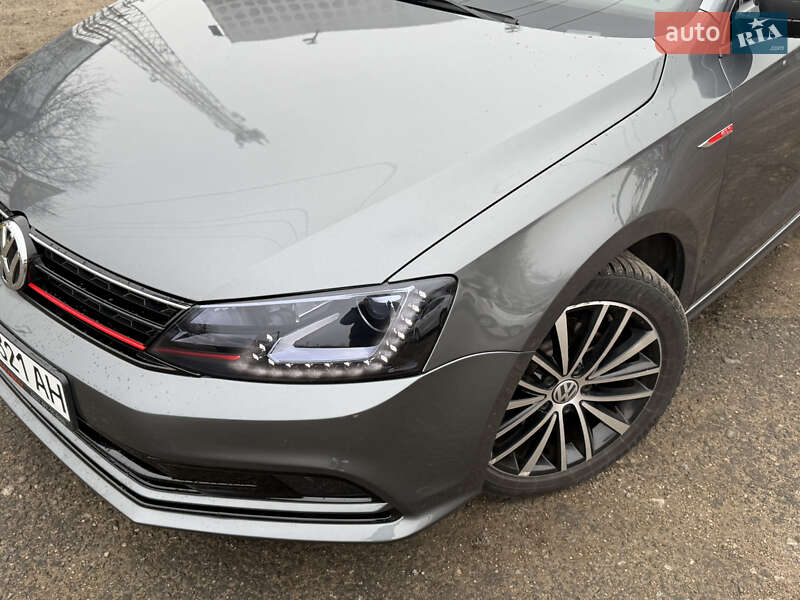 Седан Volkswagen Jetta 2016 в Одесі
