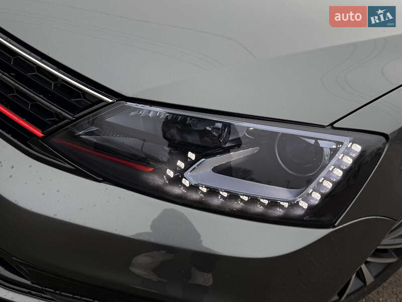 Седан Volkswagen Jetta 2016 в Одесі