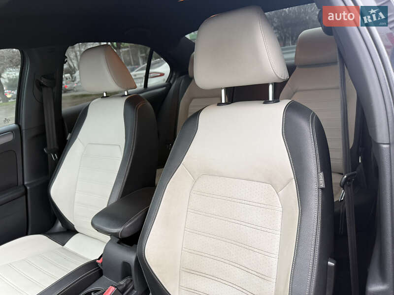 Седан Volkswagen Jetta 2016 в Одесі