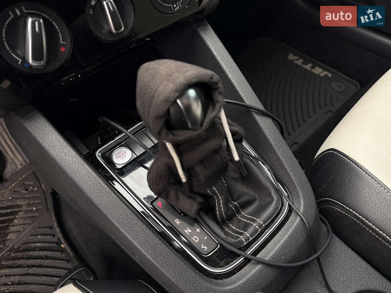 Седан Volkswagen Jetta 2016 в Одесі