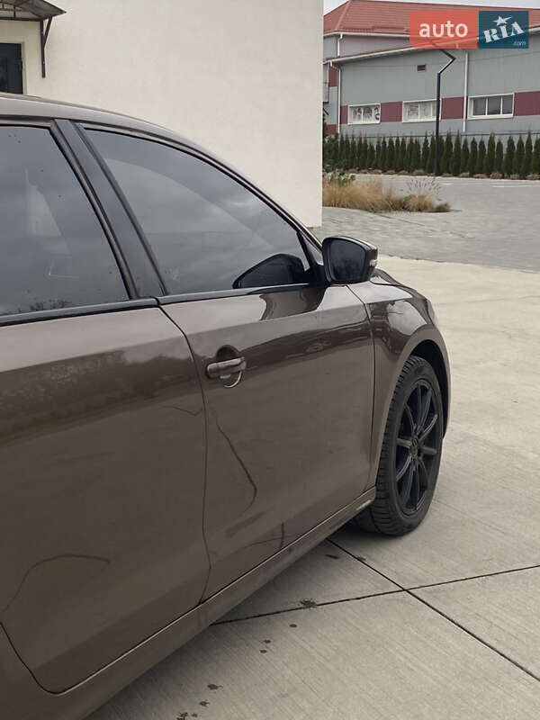 Седан Volkswagen Jetta 2013 в Луцьку