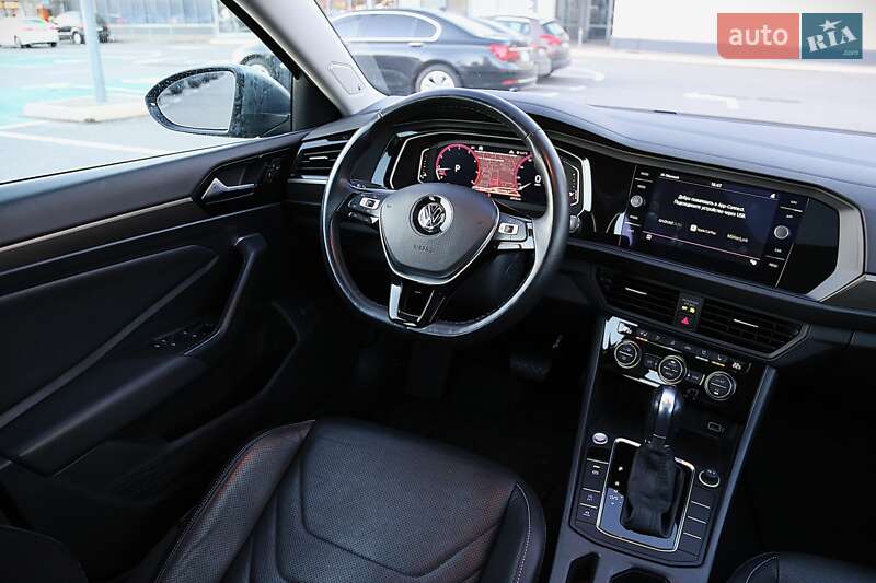 Седан Volkswagen Jetta 2018 в Києві