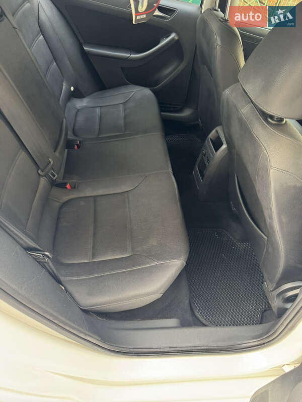 Седан Volkswagen Jetta 2011 в Дніпрі