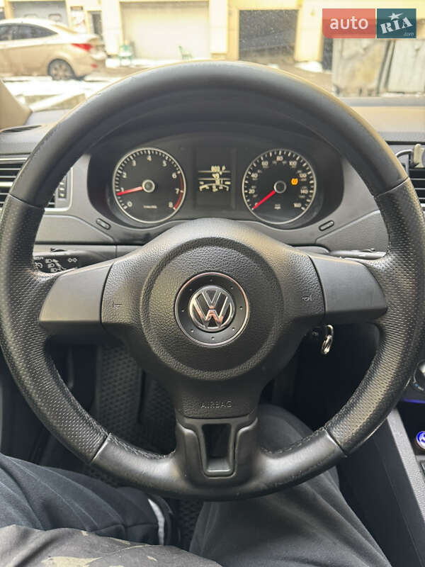 Седан Volkswagen Jetta 2011 в Дніпрі