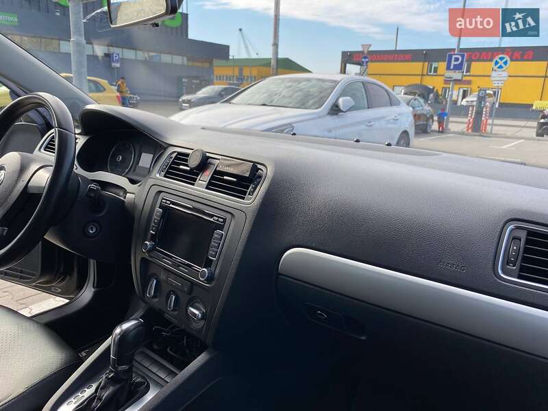 Седан Volkswagen Jetta 2013 в Києві
