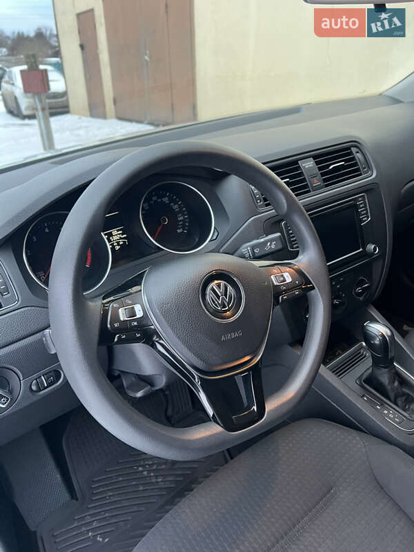 Седан Volkswagen Jetta 2016 в Харкові
