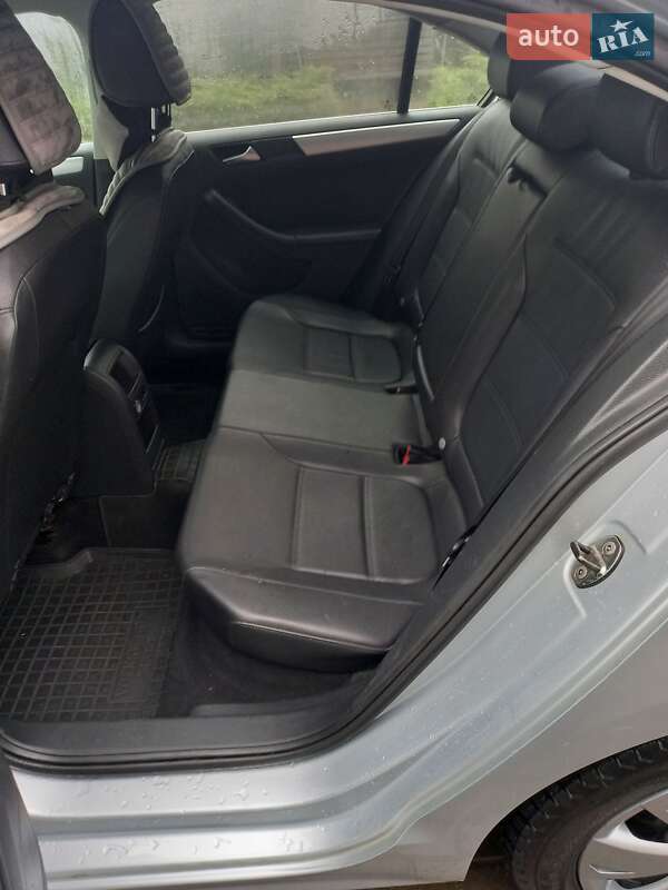 Седан Volkswagen Jetta 2012 в Тальному