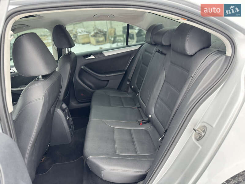 Седан Volkswagen Jetta 2011 в Києві