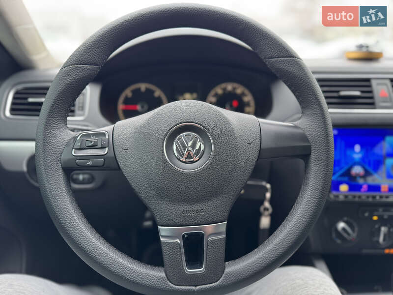 Седан Volkswagen Jetta 2011 в Києві