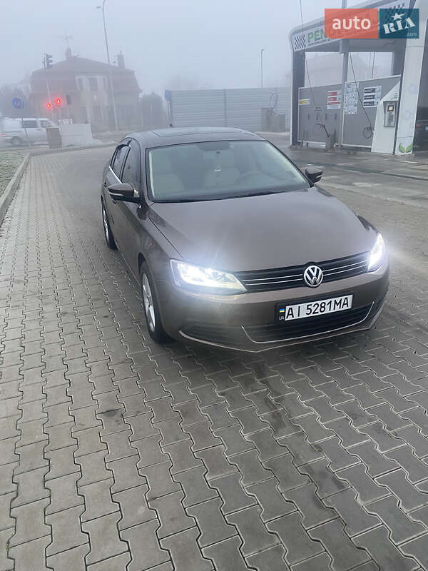 Седан Volkswagen Jetta 2013 в Тячеве