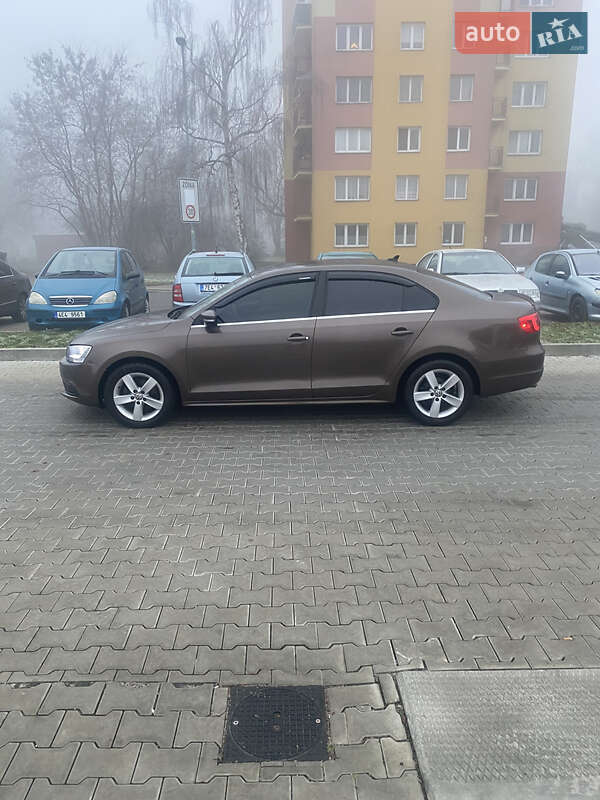 Седан Volkswagen Jetta 2013 в Тячеве