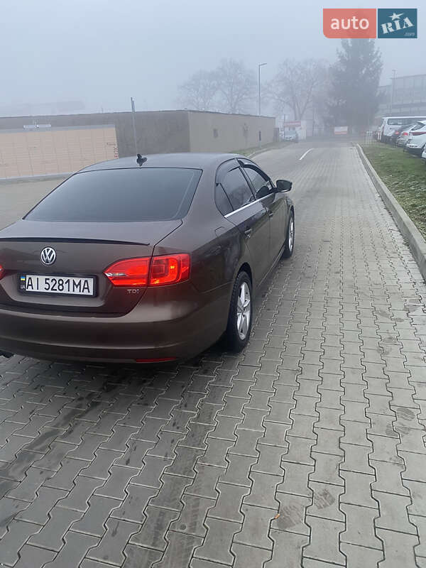 Седан Volkswagen Jetta 2013 в Тячеве