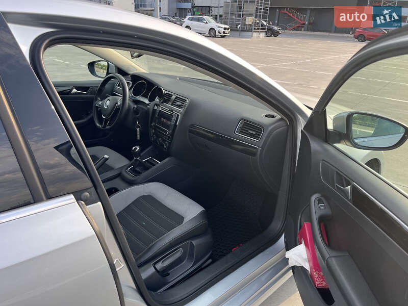Седан Volkswagen Jetta 2016 в Києві