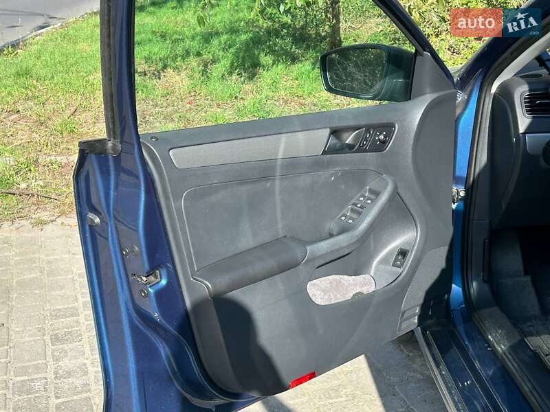 Седан Volkswagen Jetta 2016 в Івано-Франківську