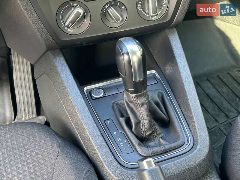 Седан Volkswagen Jetta 2016 в Івано-Франківську