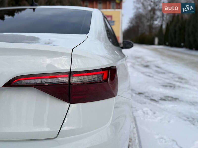 Седан Volkswagen Jetta 2020 в Львові