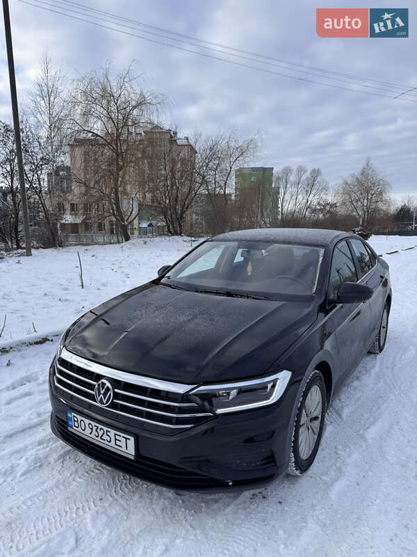 Седан Volkswagen Jetta 2020 в Львові