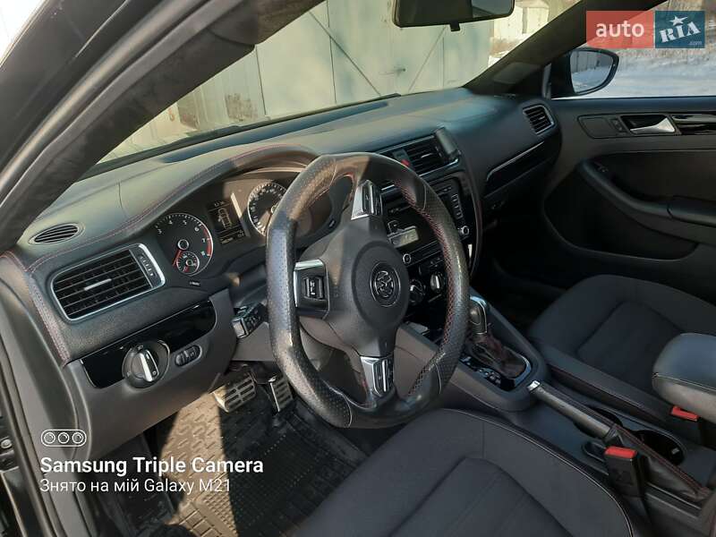 Седан Volkswagen Jetta 2013 в Дніпрі