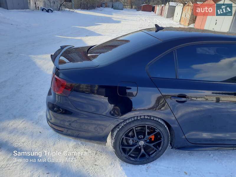 Седан Volkswagen Jetta 2013 в Дніпрі