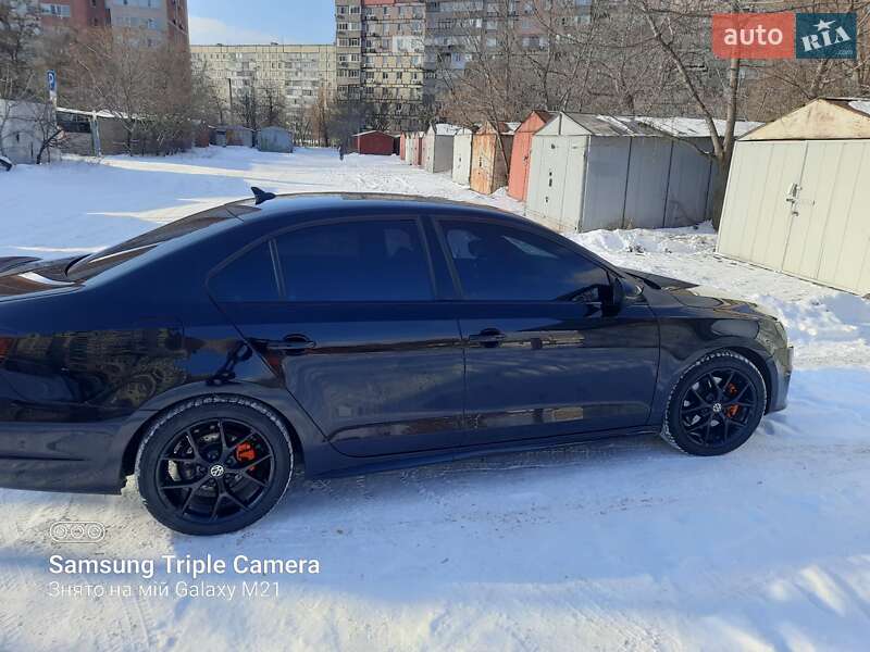 Седан Volkswagen Jetta 2013 в Дніпрі