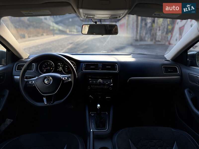 Седан Volkswagen Jetta 2015 в Одесі
