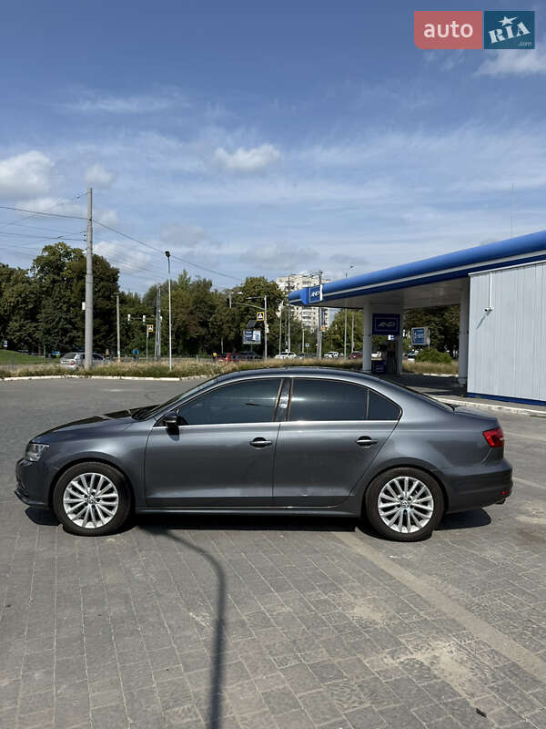 Седан Volkswagen Jetta 2014 в Львові