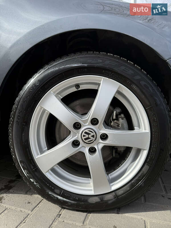 Седан Volkswagen Jetta 2014 в Львові