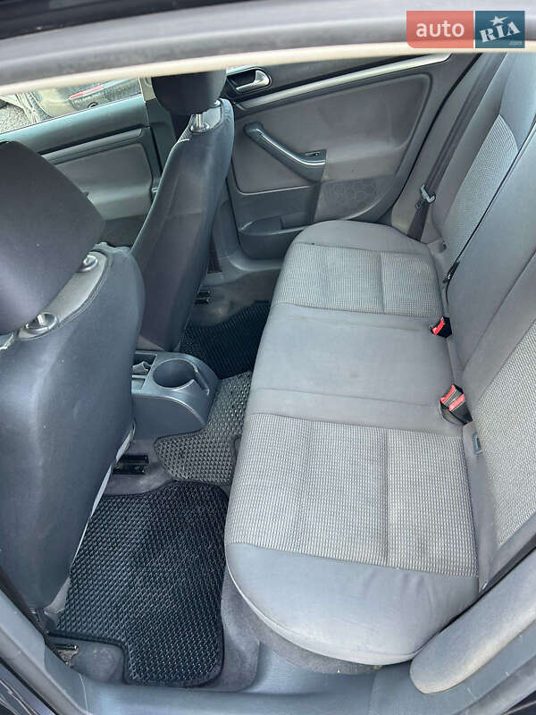 Седан Volkswagen Jetta 2006 в Ужгороді