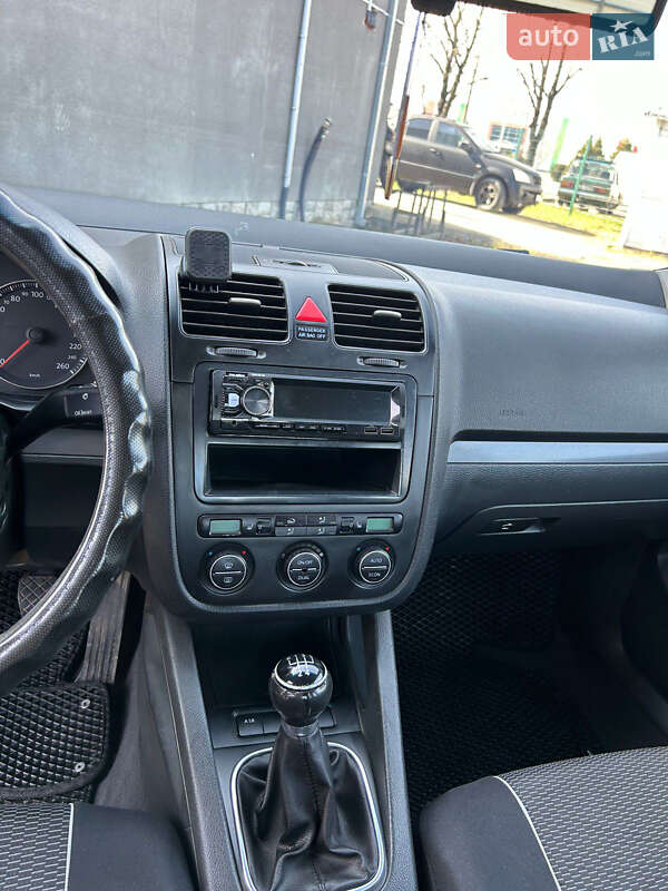 Седан Volkswagen Jetta 2006 в Ужгороді