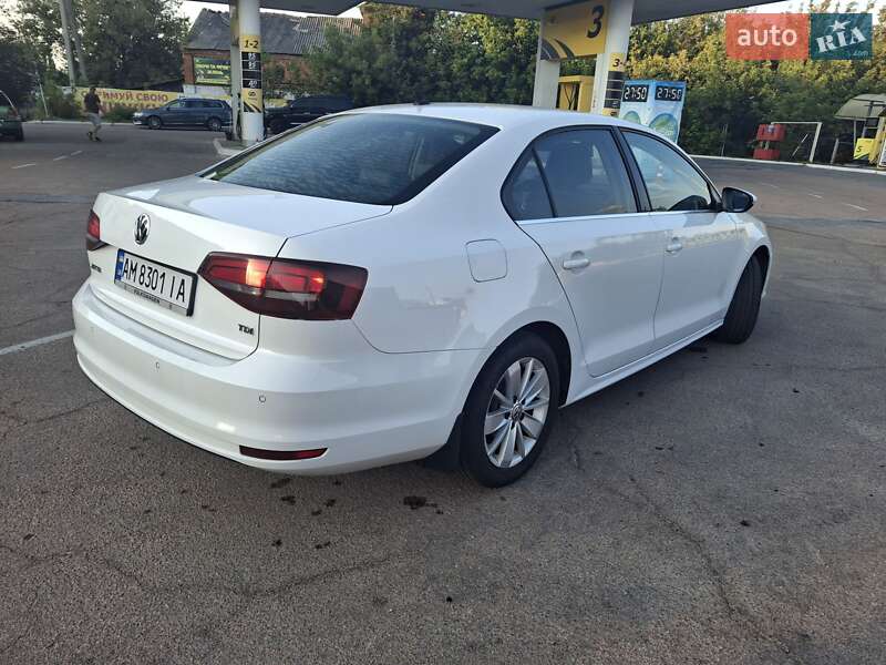 Седан Volkswagen Jetta 2016 в Житомирі