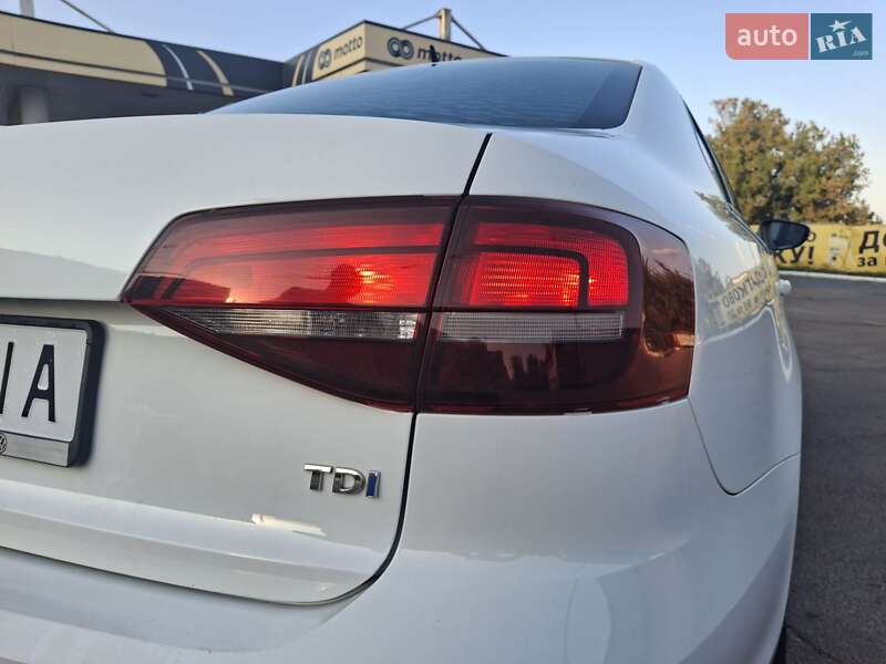 Седан Volkswagen Jetta 2016 в Житомирі