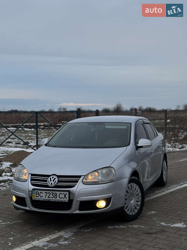 Седан Volkswagen Jetta 2006 в Львові