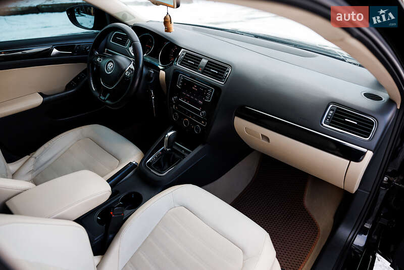 Седан Volkswagen Jetta 2016 в Ивано-Франковске