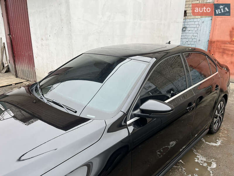 Седан Volkswagen Jetta 2013 в Вишневом